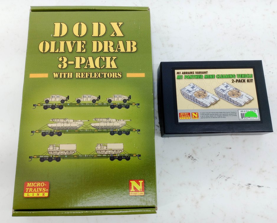 MICRO-TRAINS N SCALE DODX OLIVE DRAB 3-PACK FLATCARS & M1 PANTHER MINE CLEARING VEHICLE KIT, 2 OBS NNC INV 263330983