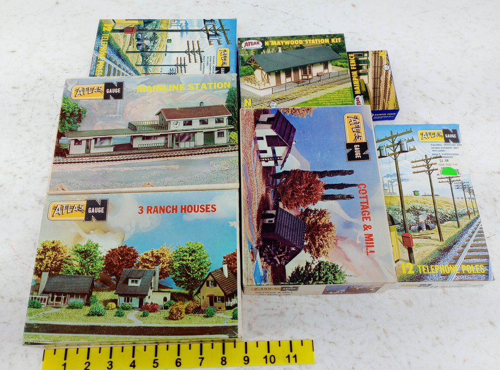 ASSORTED ATLAS N GAUGE BUILDING & TELEPHONE POLE KITS OBS NNC INV 263331014