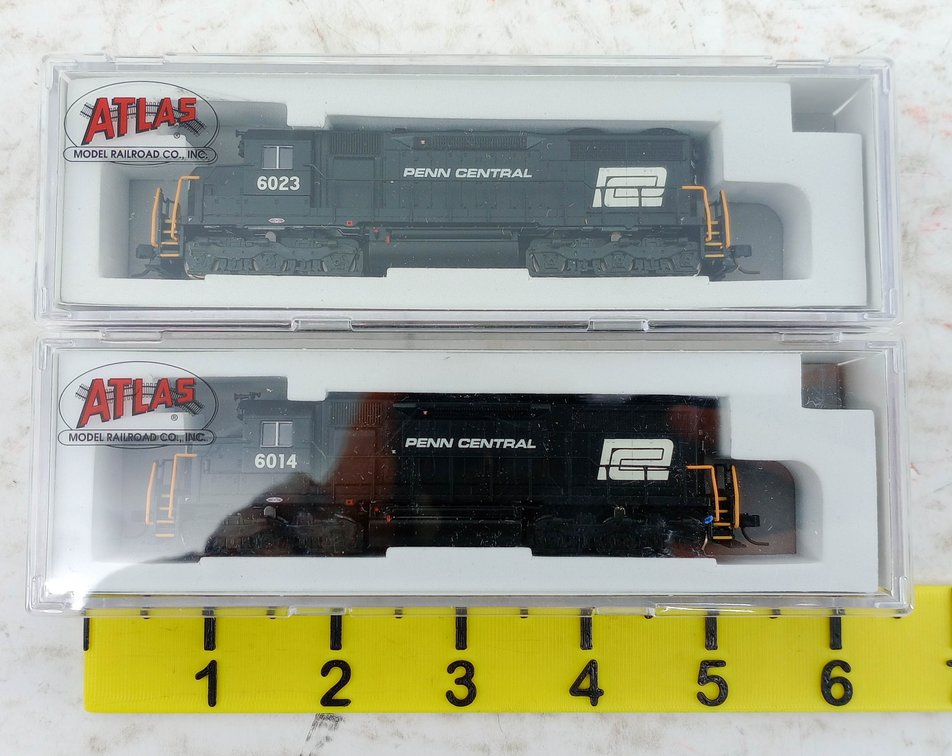 2 ATLAS N SD35 PENN CENTRAL & CONRAIL DIESEL LOCOMOTIVES, 2 OBS INV 263331040