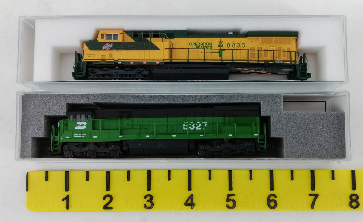 2 KATO N SCALE LOCOMOTIVES, 176-7032 C&NW AC4400CW & 176-0935 BN U30C, 2 OBS INV 263331077