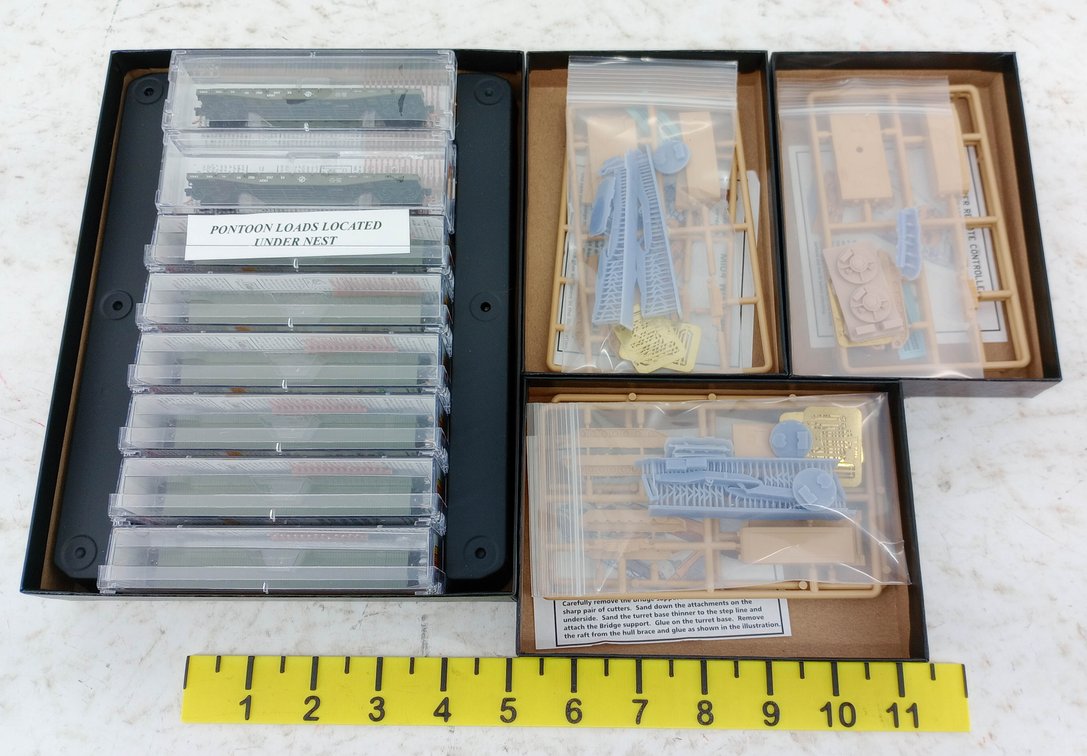 MICRO-TRAINS LINE N SCALE US ARMY PONTOON BRIDGE FLAT CARS 8-PACK & 3 TANK KITS, 4 OBS NNC INV 263331152