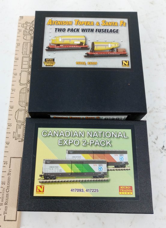 2 MICRO-TRAINS N SCALE ATSF FUSELAGE FLATCARS & 2 CN EXPO 86 BOXCARS, 2 OBS INV 263331170
