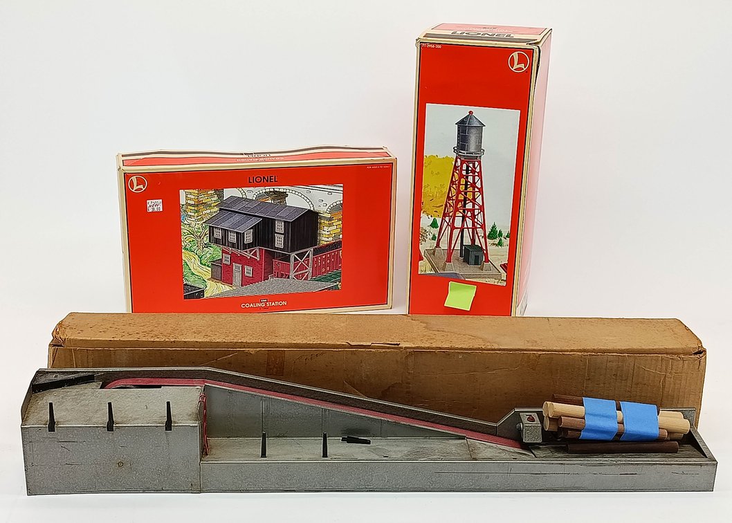 3 LIONEL O GAUGE ACCESSORIES: LUMBER LOADER, 836K COALING STATION & 193 WATER TOWER, 3 OBS  INV 263350004