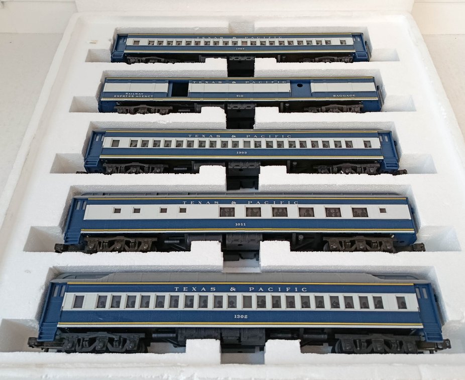 MTH MT-4009 TEXAS & PACIFIC 5 CAR SCALE MADISON PASSENGER SET, OB  INV 263350005