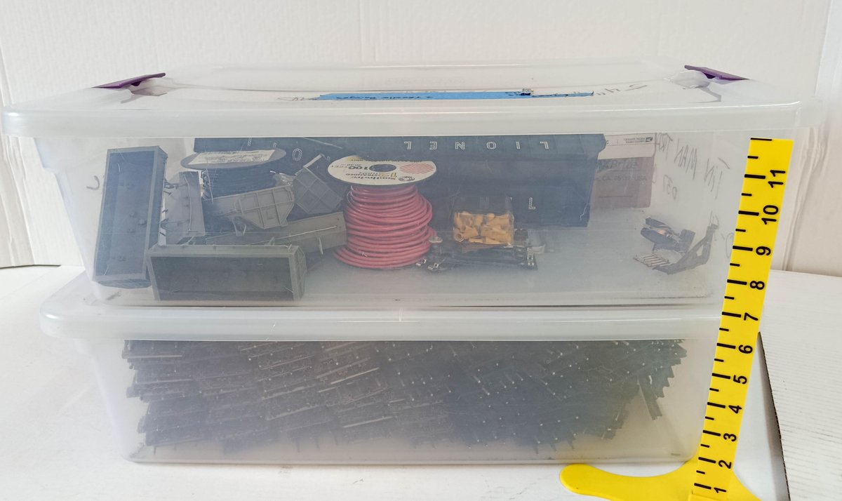 LIONEL ASSORTED O GAUGE STANDARD CURVE TRACK, BRIDGE SIDES, HOPPER BODIES & WIRE LOT  INV 263350040