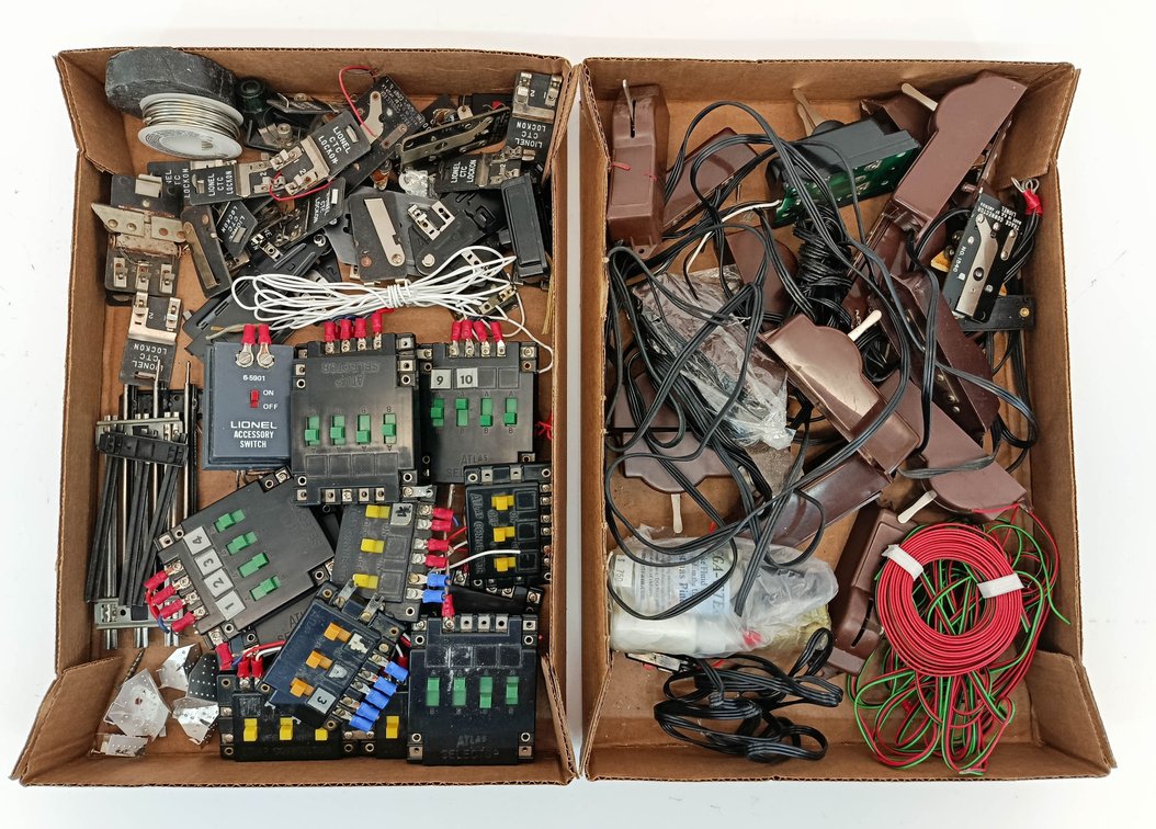 ASSORTED LIONEL CTC LOCKONS, ATLAS SELECTORS & CONNECTORS, ACCESSORY SWITCH, WIRE  INV 263350075