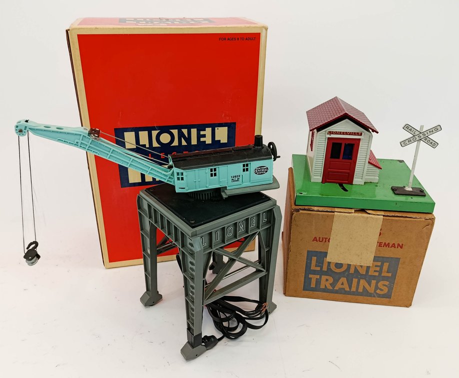 2 LIONEL 145 AUTOMATIC GATEMAN & 12922 NYC GANTRY CRANE, 2 OBS  INV 263350078