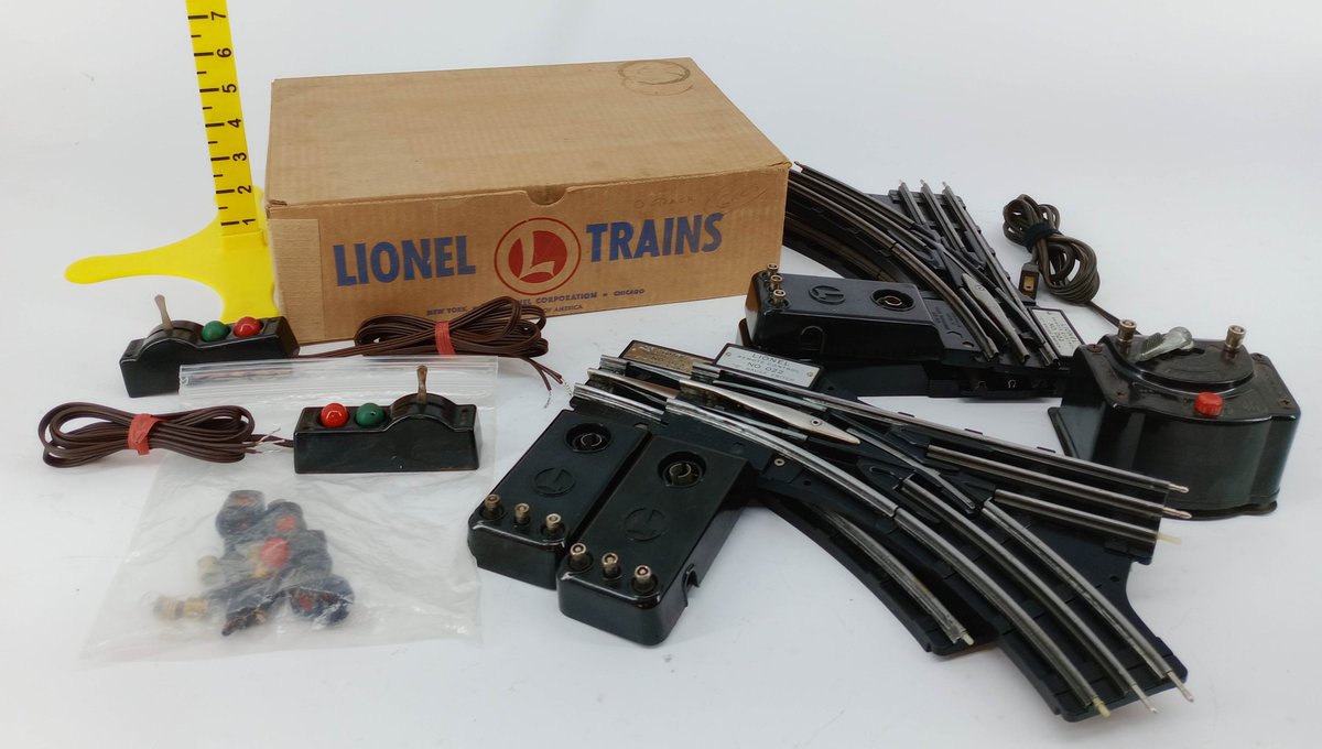 LIONEL 022 O GAUGE REMOTE CONTROL SWITCHES PAIR W/ CONTROLLERS, OB  INV 263440011