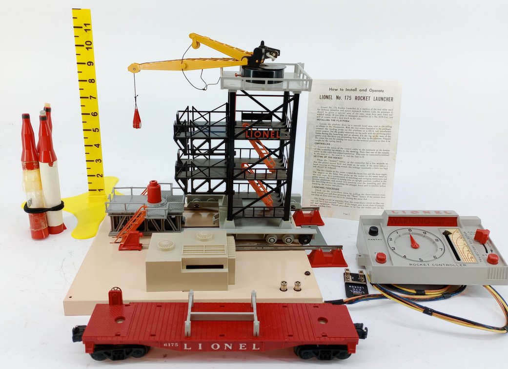 LIONEL O GAUGE 175 ROCKET LAUNCHER SET W/ 6175 FLATCAR, CONTROLLER & GANTRY, OB  INV 263440025