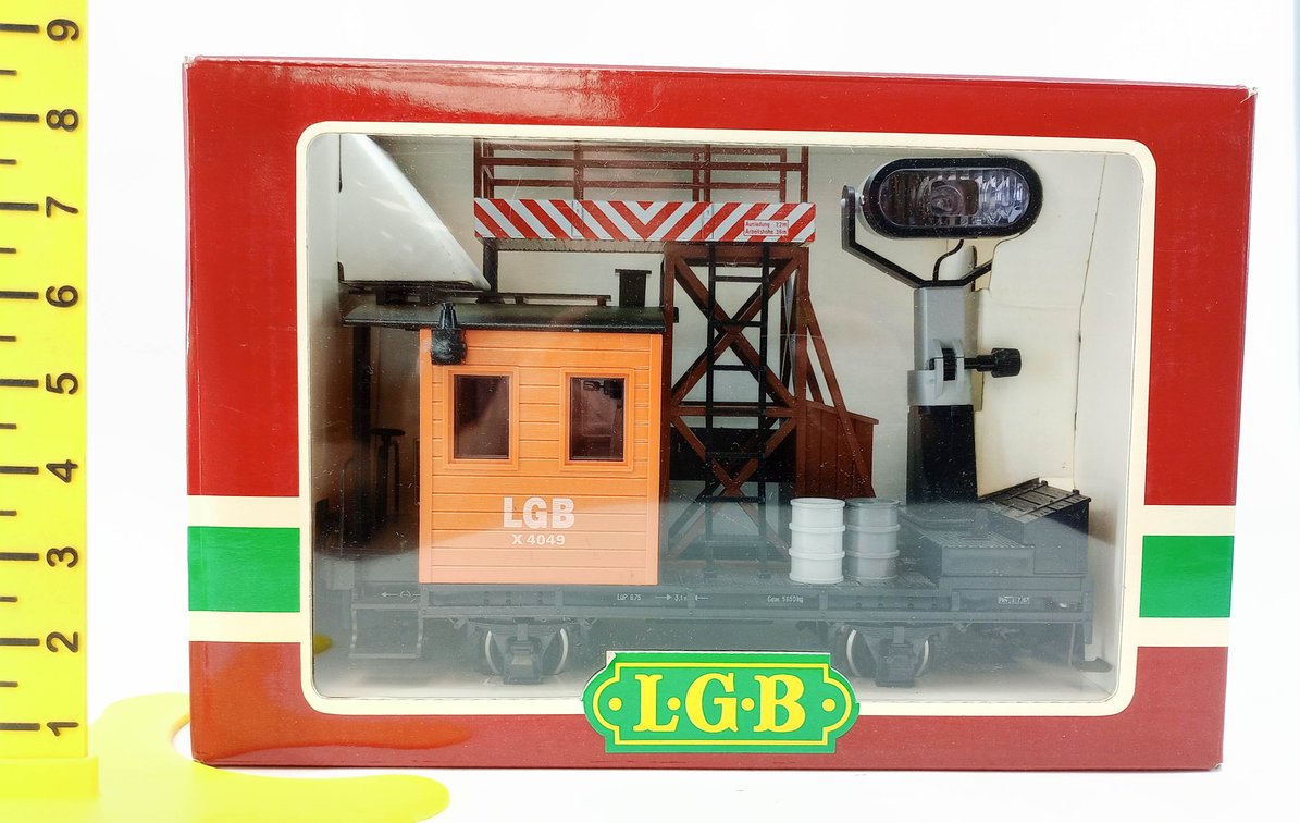 LGB 4049 FLAT CAR W/ WORK CABIN & SEARCHLIGHT, G GAUGE, OB  INV 263440037