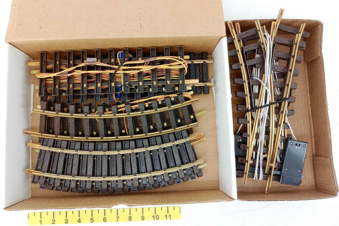 ASSORTED G GAUGE TRACK SECTIONS & 2 SWITCHES  INV 263440040