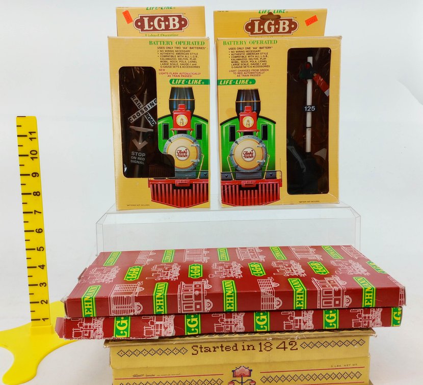 LGB G GAUGE 2 CROSSING & SEMAPHORE SIGNALS & 2 1210 LEFT MANUAL SWITCHES, 4 OBS  INV 263440041