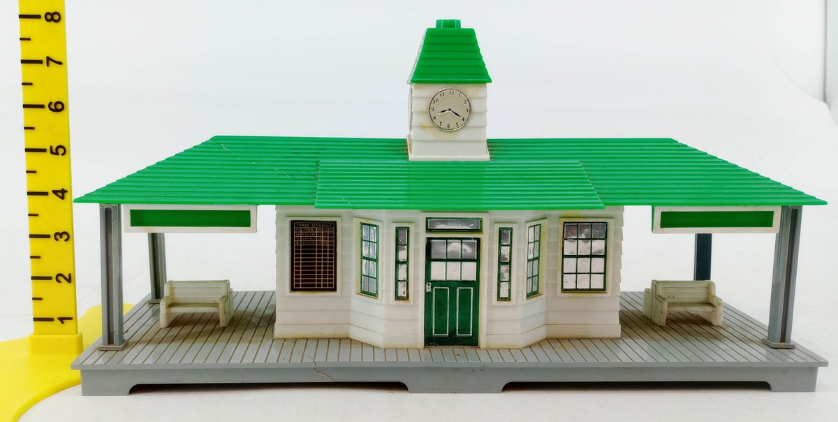 NOMA LITES ELECTRONIC ANNOUNCING RAILROAD STATION GREEN ROOF O/S GAUGE W/ RECORDS & PAPERWORK  INV 263440044