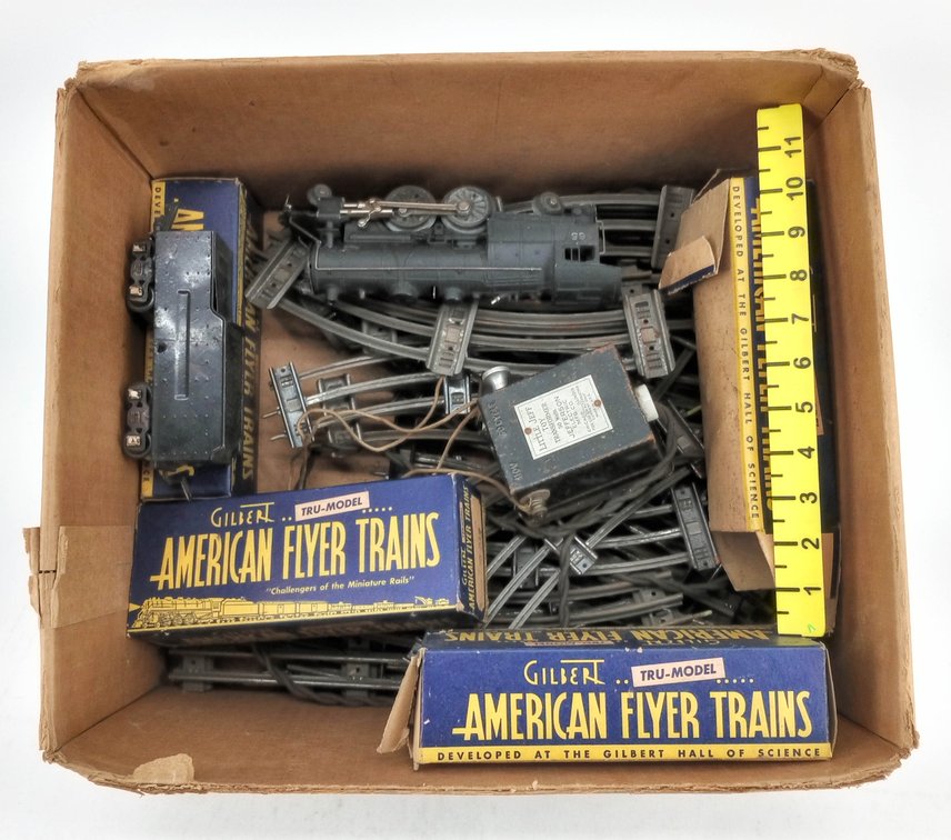 AMERICAN FLYER S GAUGE 565 LOCOMOTIVE & TENDER, 3 CARS, TRACK & LITTLE JEFF TRANSFORMER, 4 OBS  INV 263450001