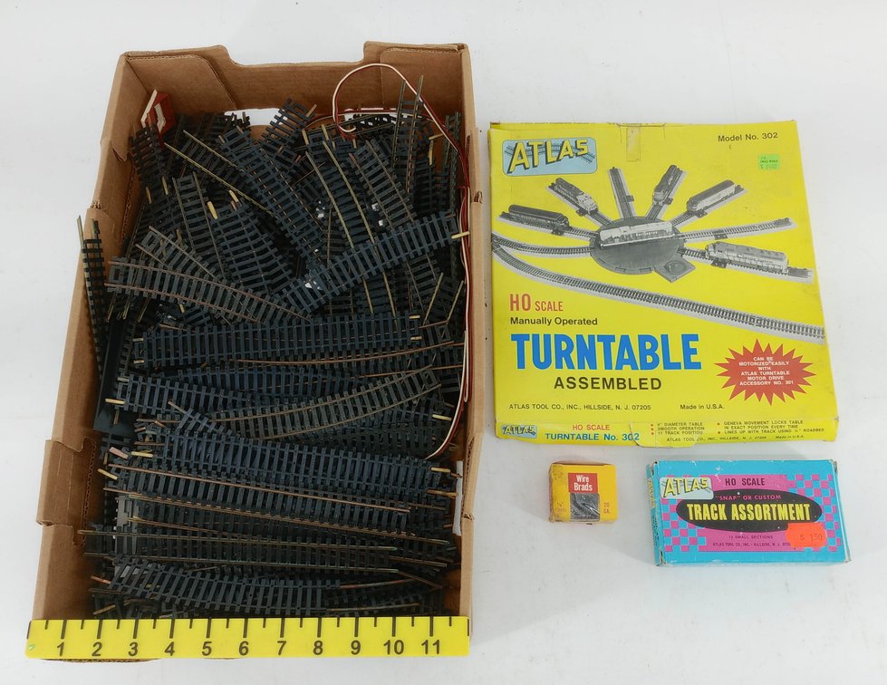 ATLAS HO SCALE ASSORTED TRACK & 302 TURNTABLE OB, BOX OF BRADS  INV 263450006