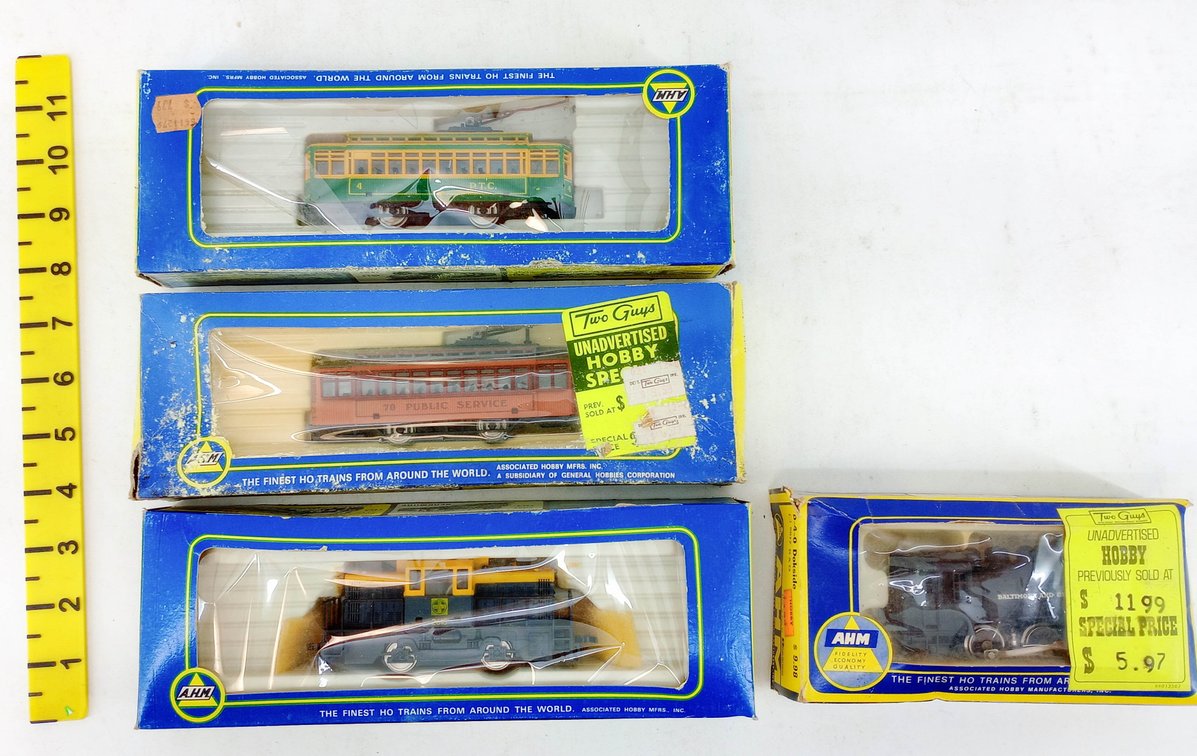 4 AHM HO TROLLEYS & LOCOMOTIVES B&O DOKSIDE SANTA FE PUBLIC SERVICE PTC, 4 OBS  INV 263450012