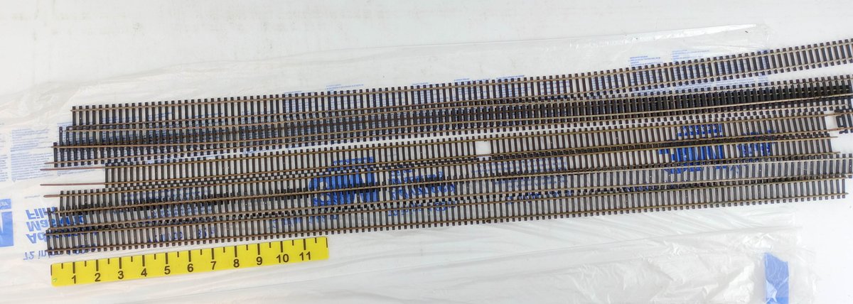 ASSORTED HO SCALE FLEX TRACK 36" SECTIONS  INV 263450015