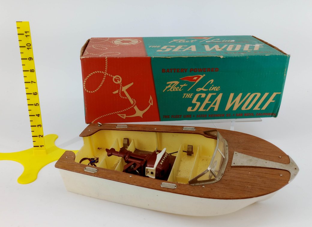 FLEET LINE SEA WOLF SPEEDBOAT W/MOTOR  INV 263460005