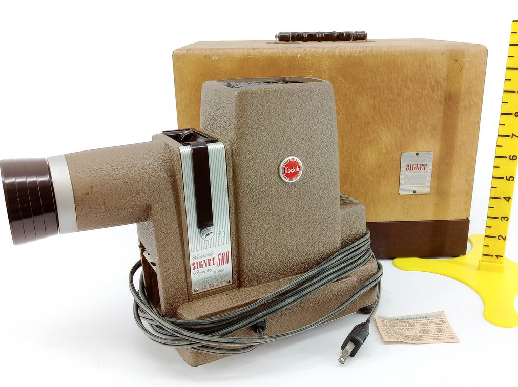 KODAK SIGNET 500 SLIDE PROJECTOR IN CASE  INV 263460007