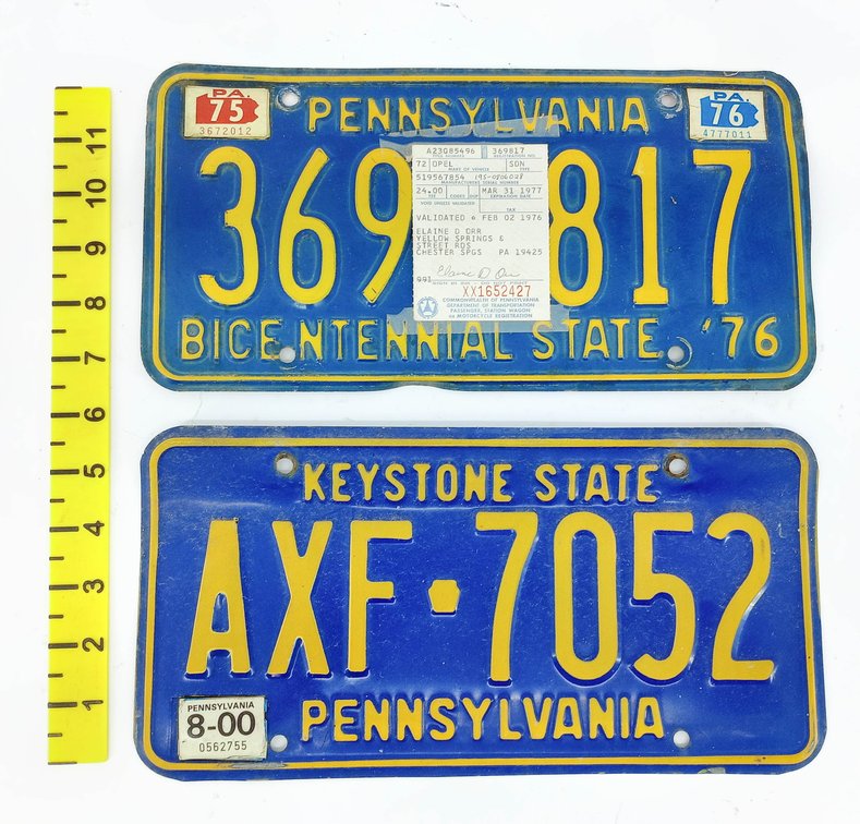 2 PENNSYLVANIA LICENSE PLATES KEYSTONE STATE AXF-7052 & 1976 BICENTENNIAL STATE 369817 BLUE & YELLOW  INV 263460019