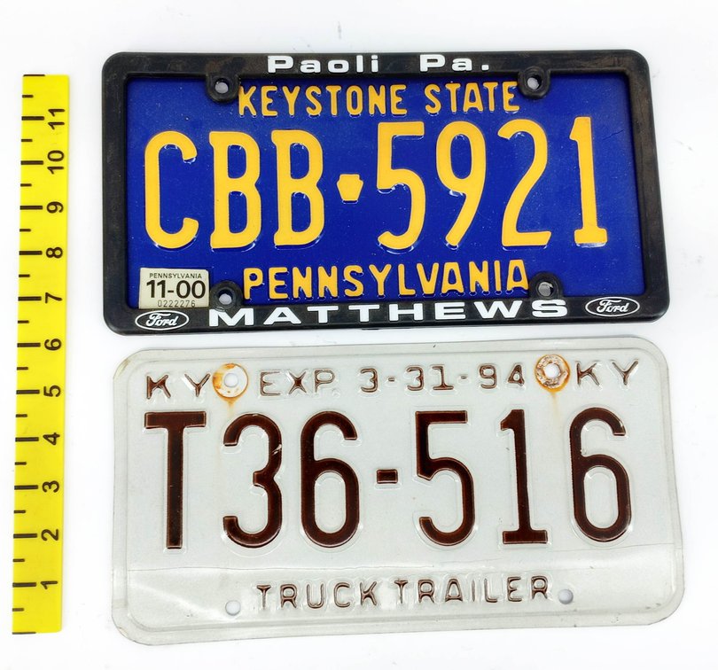 2 LICENSE PLATES PENNSYLVANIA CBB-5921 WITH MATTHEWS FORD PAOLI FRAME & KENTUCKY T36-516 TRUCK TRAILER EXP 1994  INV 263460026