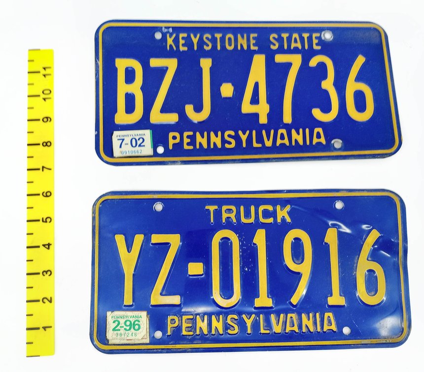 2 PENNSYLVANIA LICENSE PLATES KEYSTONE STATE BZJ-4736 & TRUCK YZ-01916 BLUE & YELLOW  INV 263460021