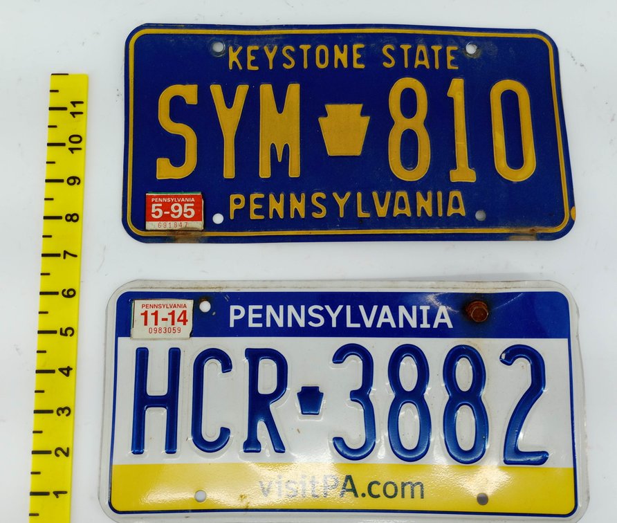 2 PENNSYLVANIA LICENSE PLATES KEYSTONE STATE SYM-810 1995 & HCR-3882 2014 STICKERS  INV 263460022