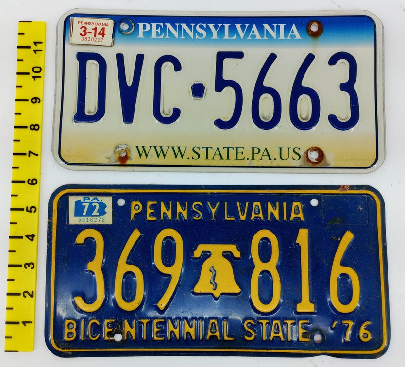 2 PENNSYLVANIA LICENSE PLATES DVC-5663 & 369-816 BICENTENNIAL STATE '76 LIBERTY BELL BLUE & YELLOW  INV 263460023