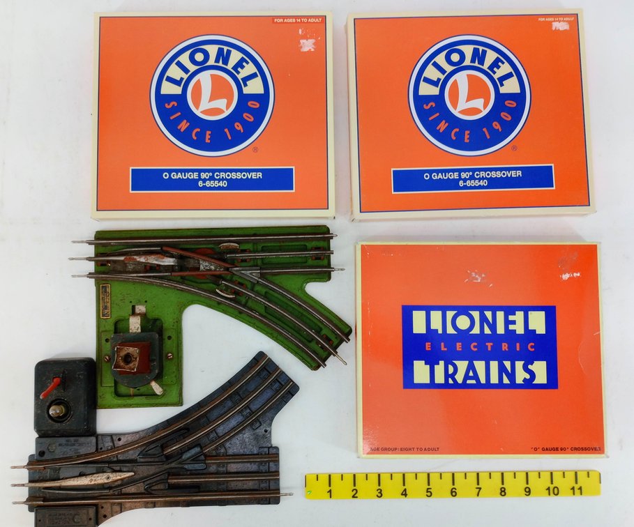 LIONEL 6-65540 O GAUGE 90 DEGREE CROSSOVERS & 2 SWITCHES, 3 OBS  INV 263500003