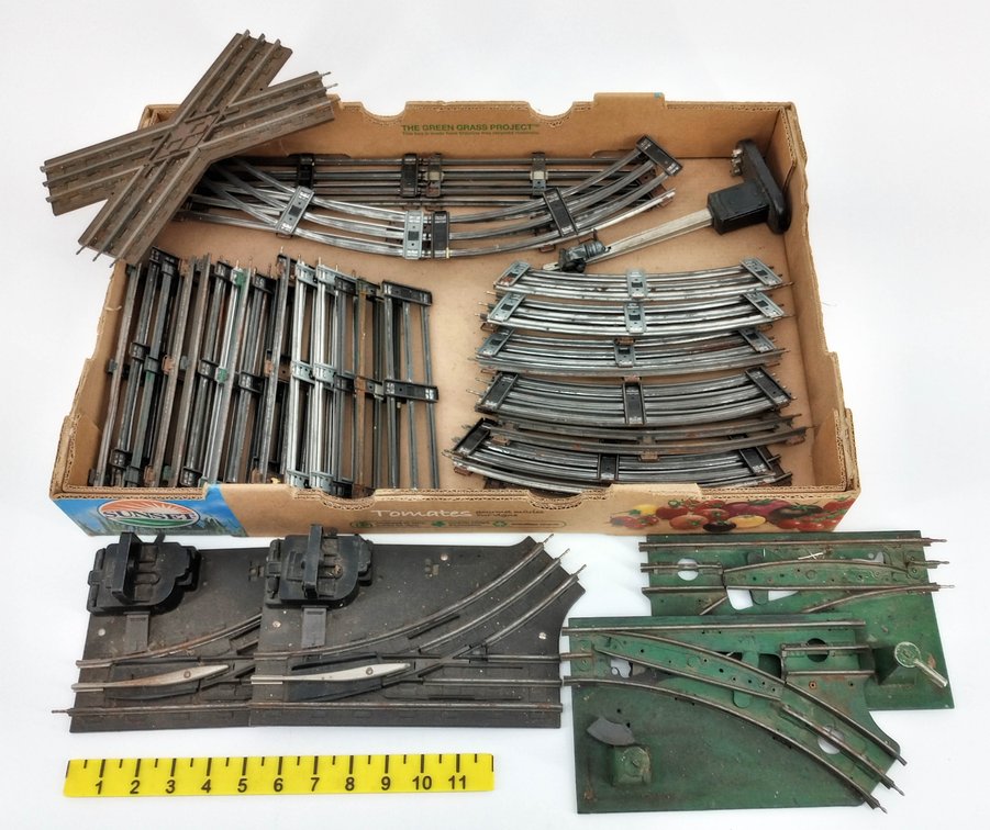 ASSORTED O GAUGE 3-RAIL TRACK, SWITCHES, CROSSOVER & CONTROLLER  INV 263530003