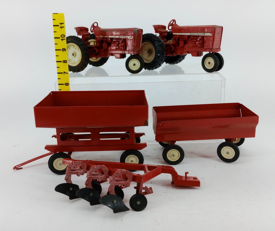 2 DIE-CAST INTERNATIONAL TRACTORS, 2 RED WAGONS & 3-BOTTOM PLOW  INV 263560004
