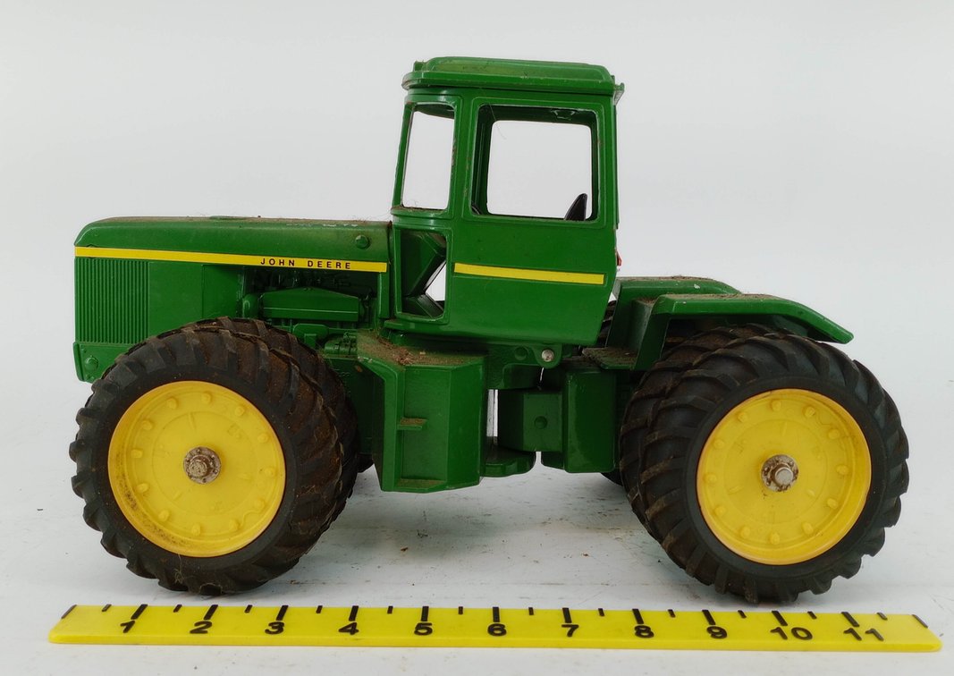 ERTL JOHN DEERE DIE-CAST 4WD ARTICULATED TRACTOR WITH CAB DUAL WHEELS 1/32 SCALE  INV 263560007