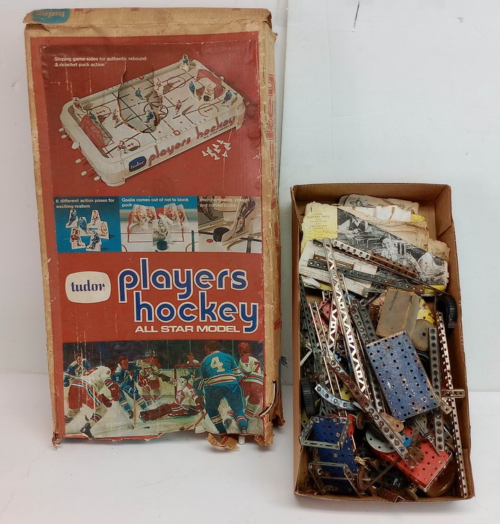 TUDOR PLAYERS HOCKEY ALL STAR MODEL TABLE GAME OB & BOX OF ASSORTED METAL ERECTOR BUILDING SET PARTS NNC  INV 263560008