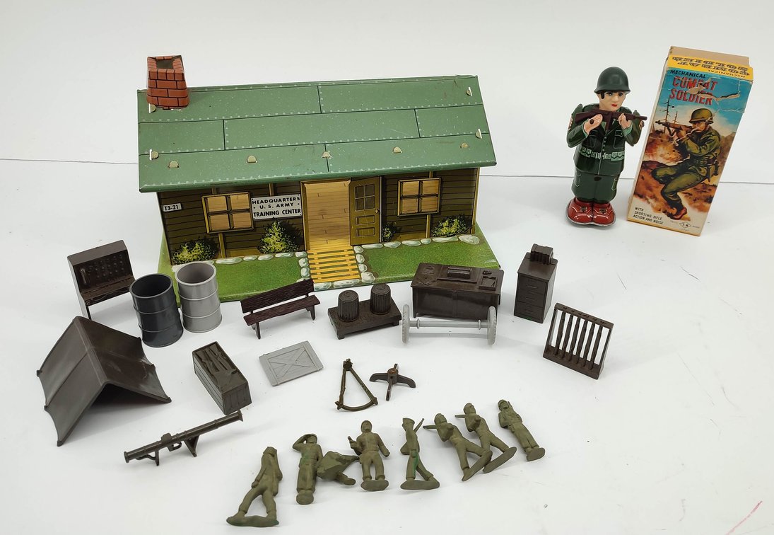TOYS COMBAT SOLDIER JAPAN OB & TIN US ARMY TRAINING CENTER BUILDING & PLASTIC ITEMS  INV 262380673