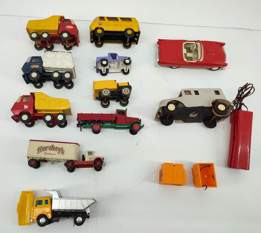 TOYS SMALL DUMP TRUCKS, JEEP, PICKUP, TRACTOR TRAILER, VINTAGE REMOTE CAR, FRICTION SPORTS CAR MIXED LOT  INV 262380688