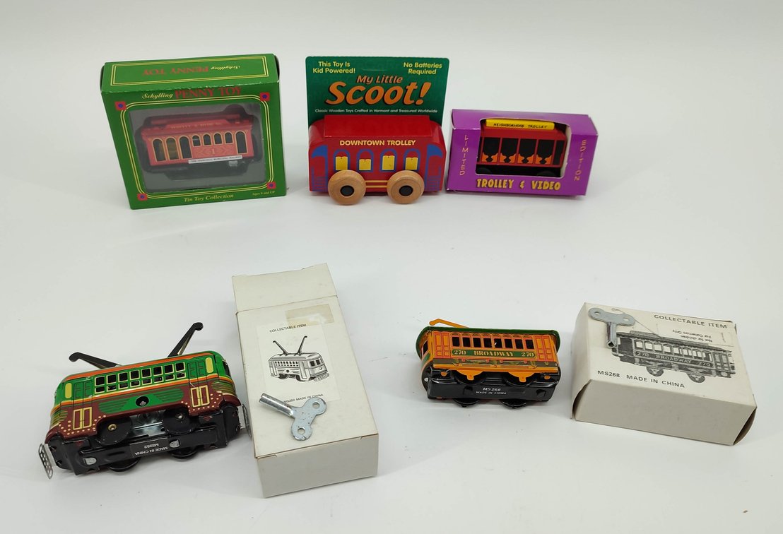 TROLLEY COLLECTIBLES MISTER ROGERS NEIGHBORHOOD TROLLEY & VIDEO OB, MY LITTLE SCOOT , WIND UP TROLLEYS, ORNAMENT  INV 262380696