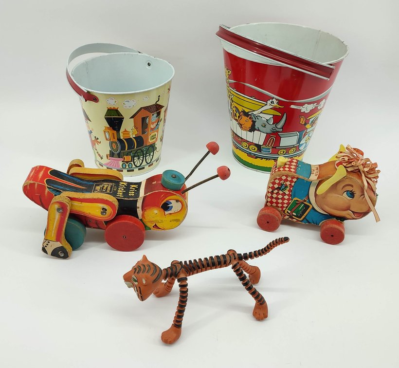 TOYS 2 TIN SAND BUCKETS, 2 FISHER PRICE PULL TOYS, BENDABLE TIGER  INV 262380698