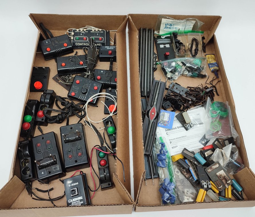 VINTAGE LIONEL AND MODEL RAILROAD TRACK ACCESSORIES REMOTE CONTROLLERS PARTS AND PIECES MIXED LOT  INV 262380702