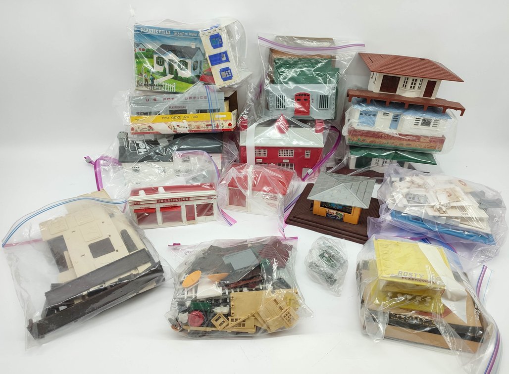 ACCESSORIES LARGE LOT OF PLASTICVILLE BUILDING KITS & ACCESSORIES  AS IS  INV 262380713