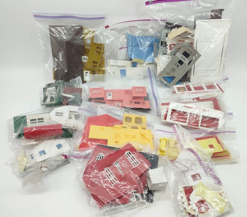 ACCESSORIES LARGE LOT OF PLASTICVILLE BUILDING KITS IN BAGS AS IS  INV 262380711