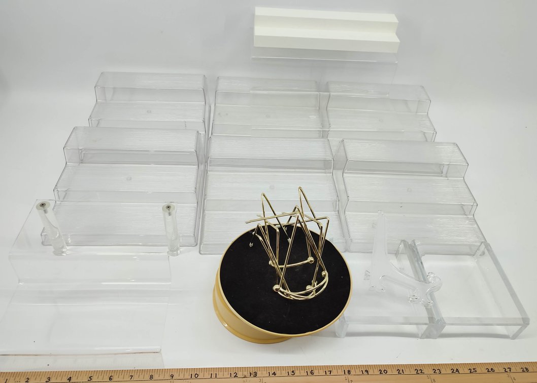 ASSORTMENT OF ACRYLIC DISPLAY RISERS MIXED SIZES & DISPLAY STANDS MIXED  INV 262380726