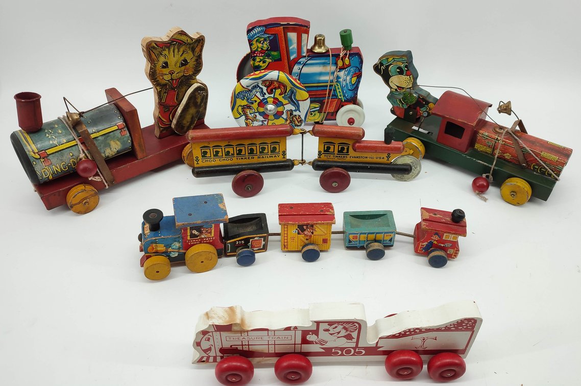 COLLECTION OF VINTAGE TOY TRAINS AND PULL TOYS TRAINS  INV 262380732