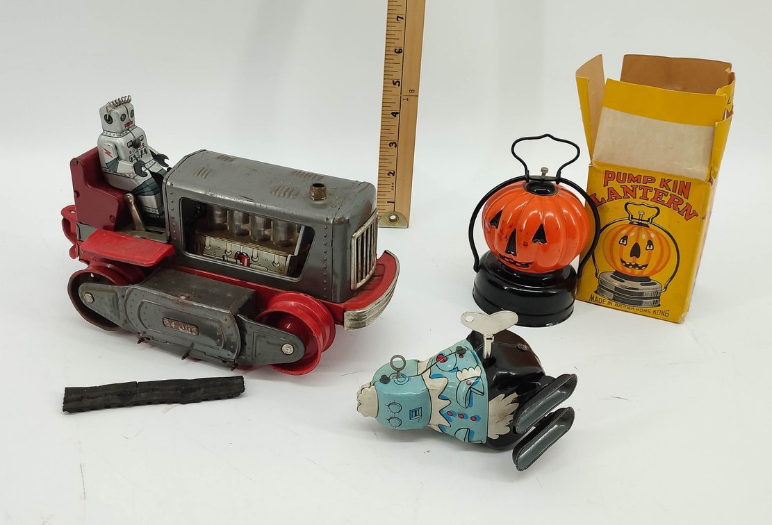 TOYS VINTAGE TIN TOYS TRACTOR & ROBOT & PUMPKIN LANTERN OB AS IS  INV 262380748