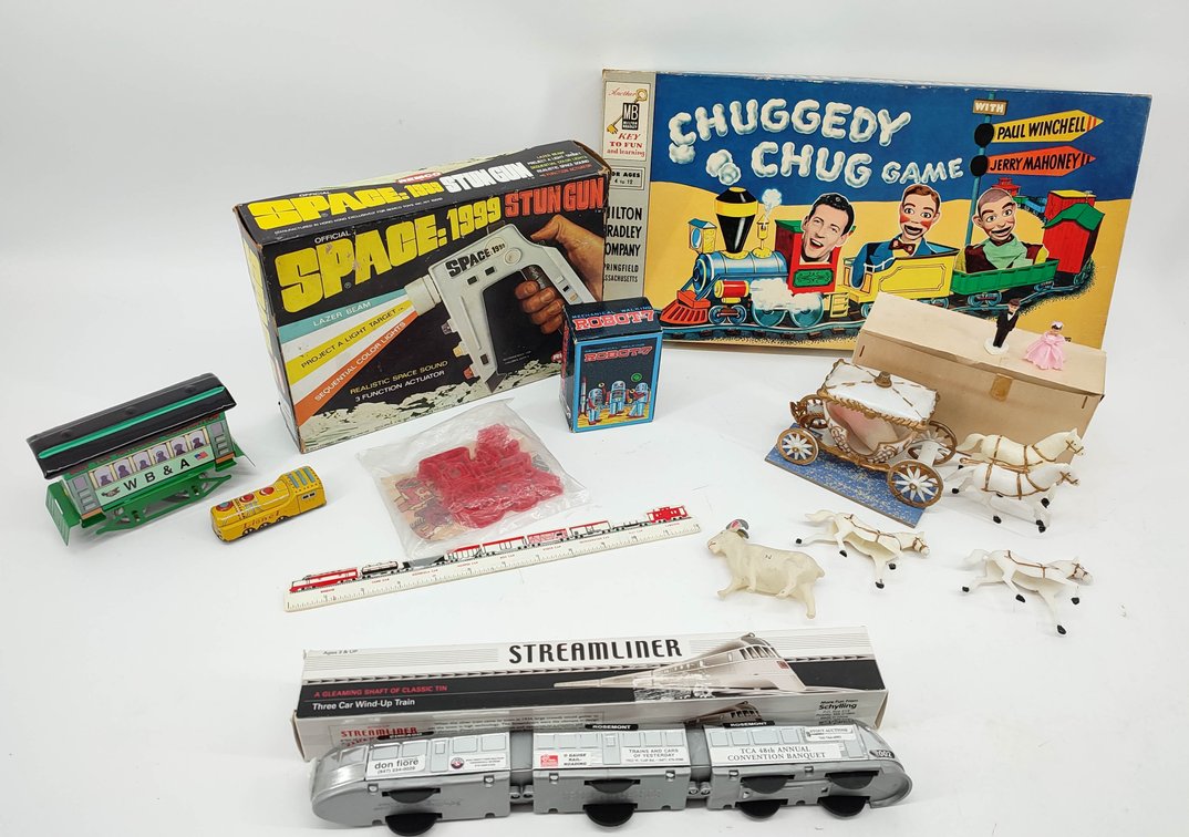 TOYS ASSORTMENT OF VINTAGE TOYS & GAME & TCA ITEMS MIXED LOT  INV 262380750