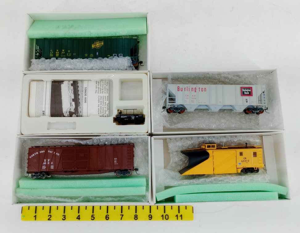 5 WALTHERS HO CNW & BURLINGTON HOPPERS, NP BOXCAR, CR SNOWPLOW & TEST CAR, 5 OBS  INV 262860032