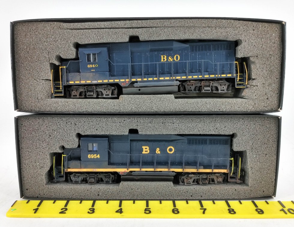 2 SPECTRUM 82012 & 82013 B&O GP30 DIESEL LOCOMOTIVES, 2 OBS  INV 262860038