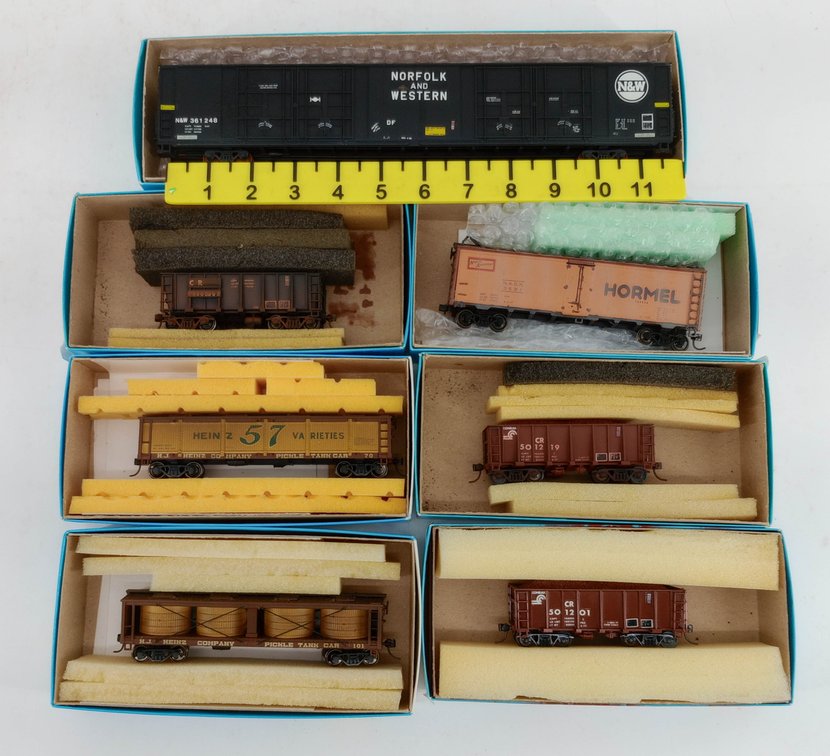6 ATHEARN HO FREIGHT CARS INCL N&W HI-CUBE, HEINZ PICKLE & CONRAIL ORE CARS, 6 OBS  INV 262860040