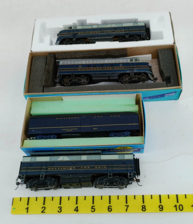 4 ATHEARN HO BALTIMORE AND OHIO F UNITS & BAGGAGE CAR, 3 OBS  INV 262860044