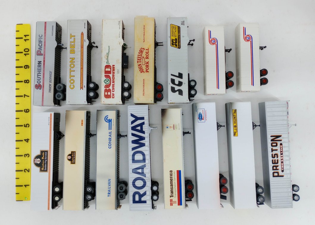 15 ASSORTED HO SCALE 40FT TRUCK TRAILERS SOUTHERN PACIFIC, ROADWAY, PRESTON, CONRAIL, J.B. HUNT  INV 262860055
