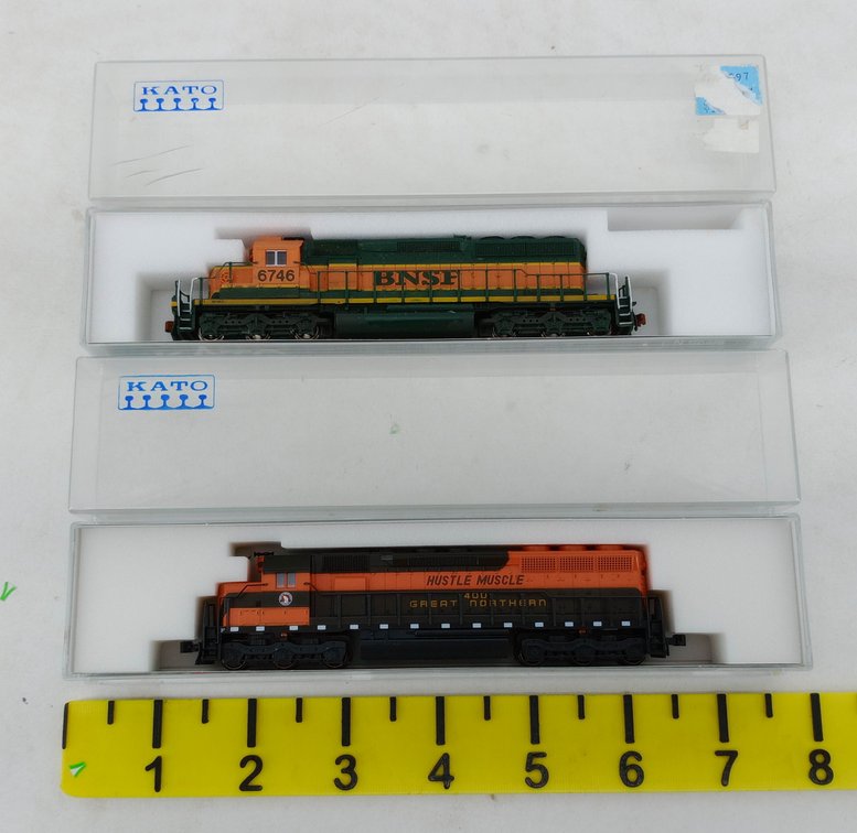 2 KATO N SCALE 176-8203 SD40-2 BNSF & GREAT NORTHERN DIESEL LOCOMOTIVES, 2 OBS INV 263331957